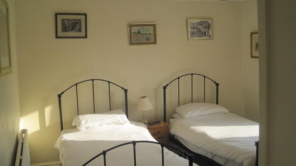 Oyo Rose & Crown Hotel